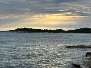 Radreise Banjole – Sonnenuntergang am Meer nach einem langen Tag im Sattel