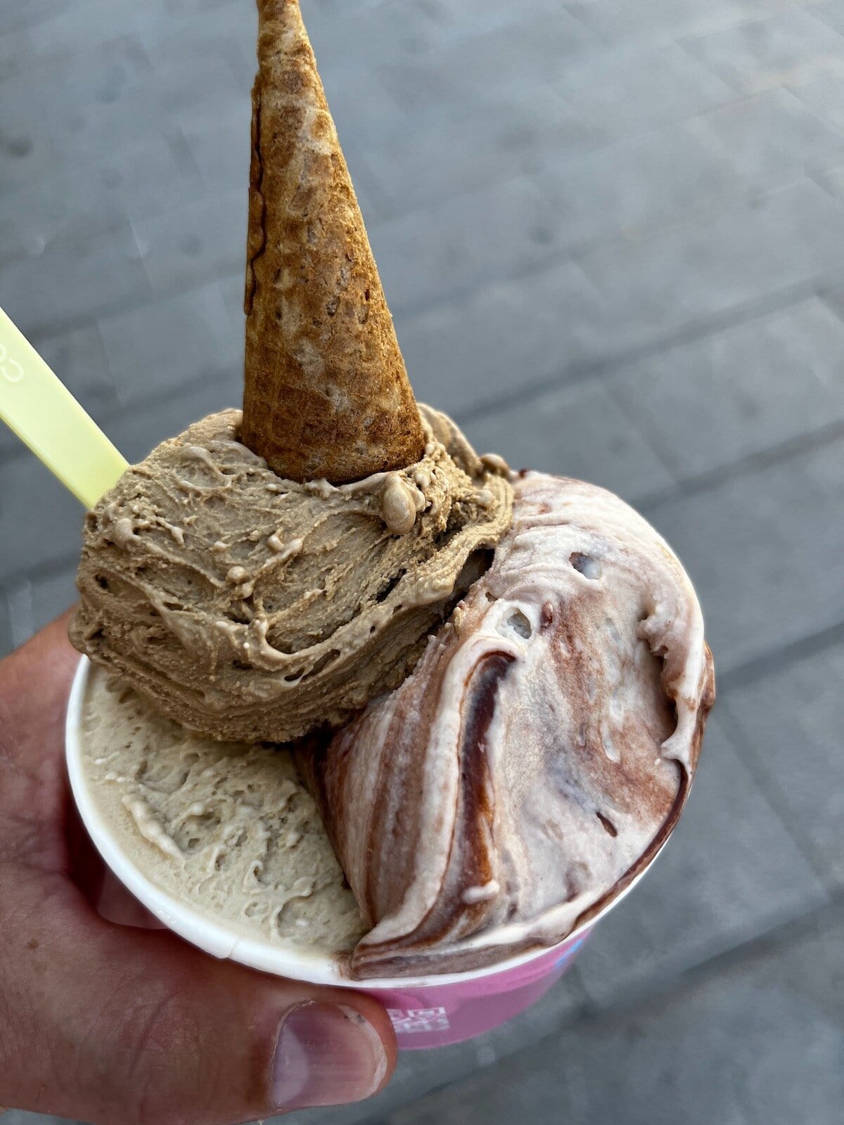 Italienisches Eis als Belohnung nach der Etappe auf dem Alpe Adria Radweg Tag 7 in Udine