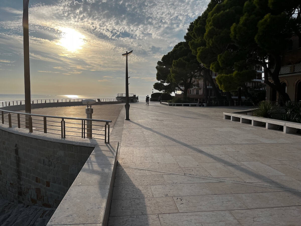 romenade in Grado mit Blick aufs Meer, letzte Kilometer des Alpe Adria Radwegs