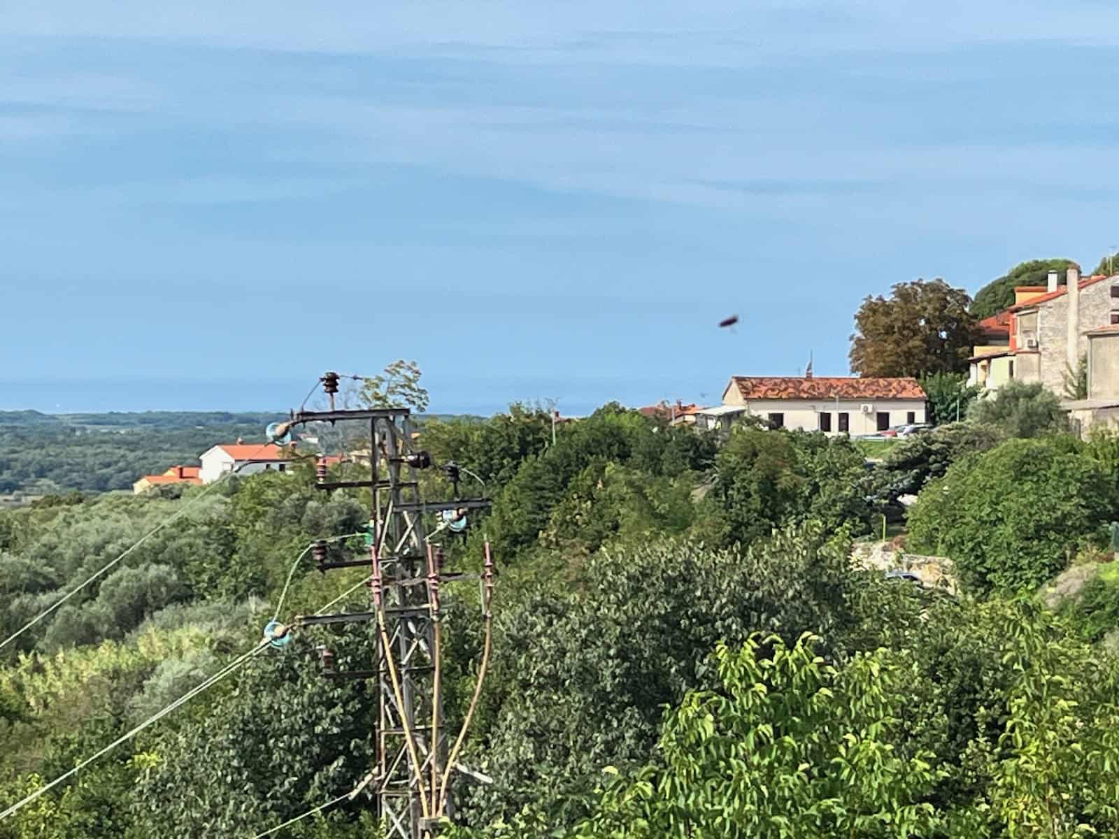 #46_Kroatien 1P2Quer - 2 von 3 Alte Stadtmauer von Buje in Istrien auf der Radreise nach Kroatien